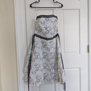 Necessary Objects embroidered white dress size large